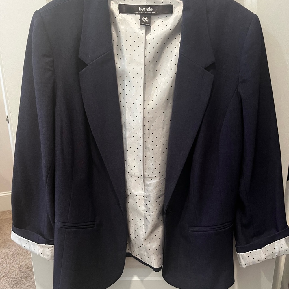 Super cute Kinsey blazer, looks great with slacks as well as jeans?